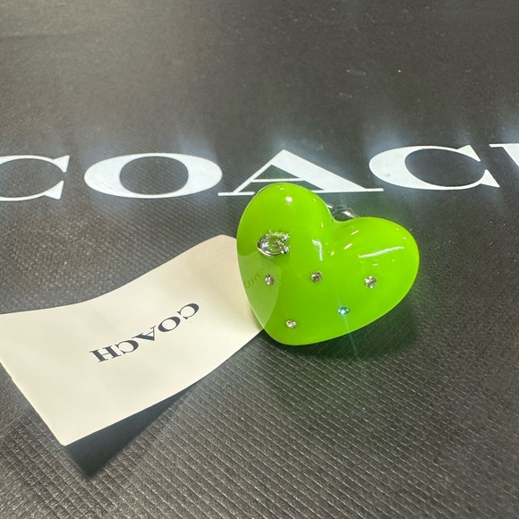COACH Faux Stone Vintage Charms Signature Heart Cocktail Ring . New - Picture 1 of 3